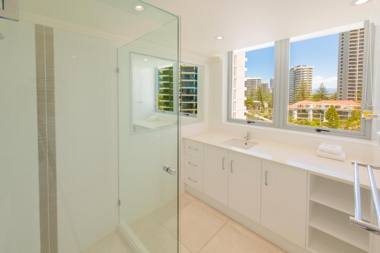 Berkeley On The Beach Gold Coast Exterior photo