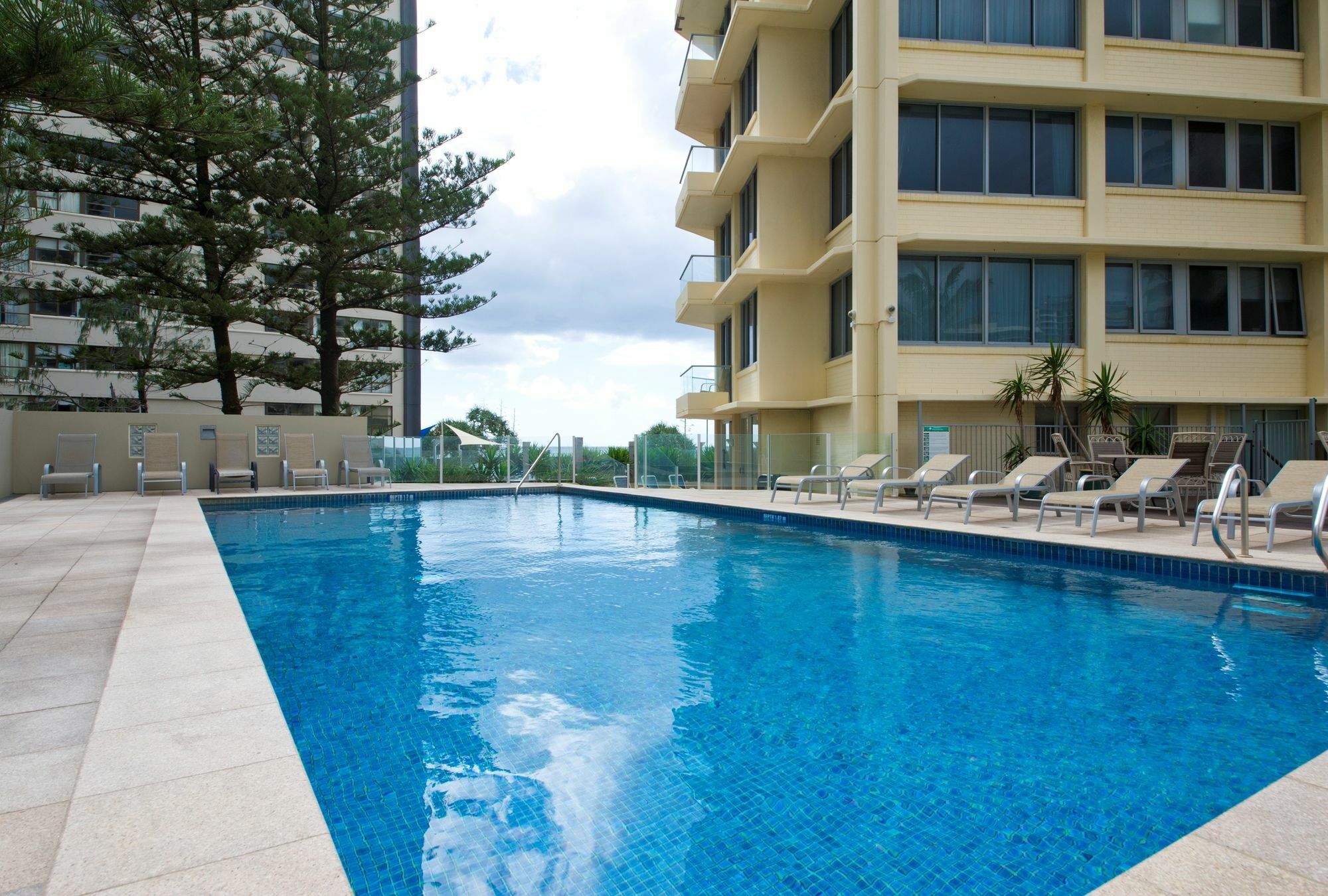 Berkeley On The Beach Gold Coast Exterior photo